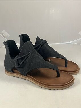 NWOB Very G Sparta Charcoal Gray Canvas Braided Thong Sandals Back Zip Size 7.5